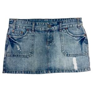 🦅 AMERICAN EAGLE destroyed denim mini skirt